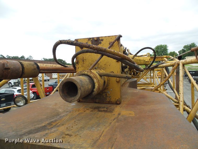 image for item DG5738 1993 International 4900  drilling rig truck