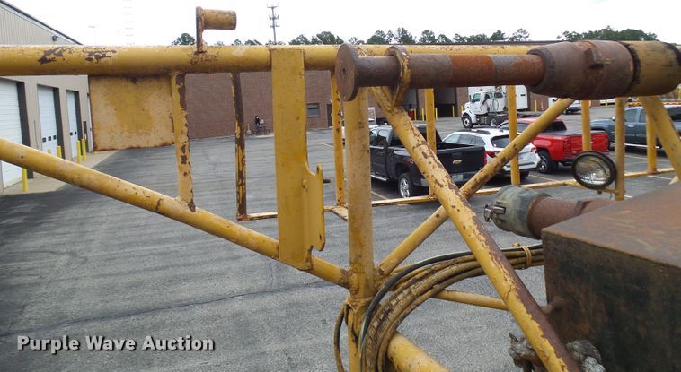 image for item DG5738 1993 International 4900  drilling rig truck