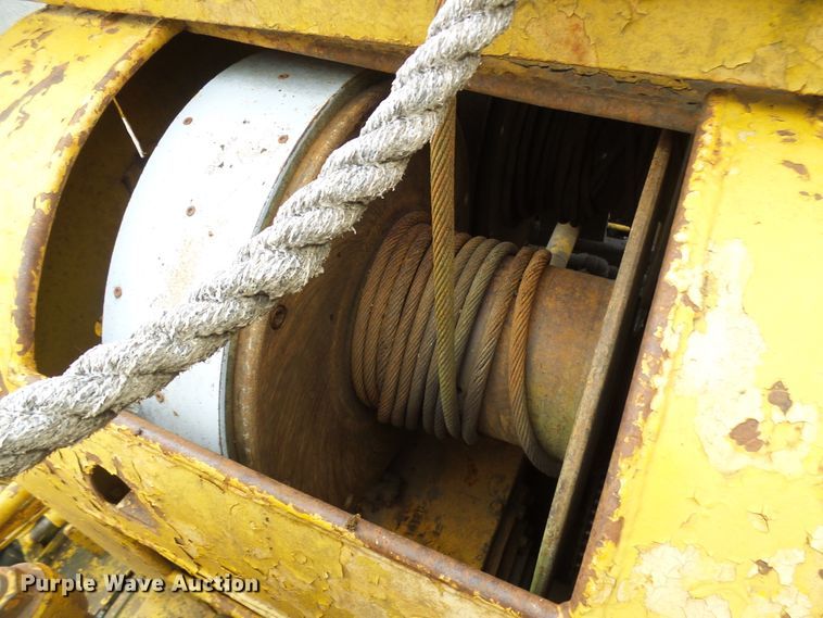 image for item DG5738 1993 International 4900  drilling rig truck