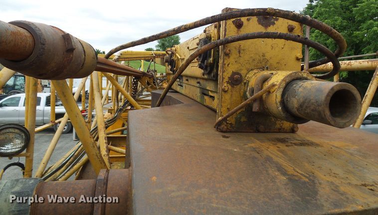 image for item DG5738 1993 International 4900  drilling rig truck