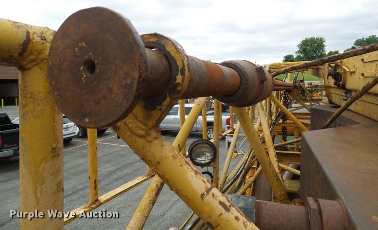 image for item DG5738 1993 International 4900  drilling rig truck