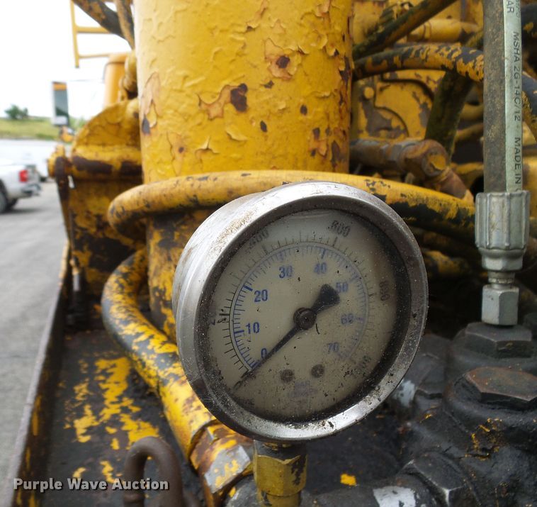 image for item DG5738 1993 International 4900  drilling rig truck