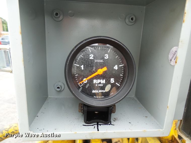 image for item DG5738 1993 International 4900  drilling rig truck