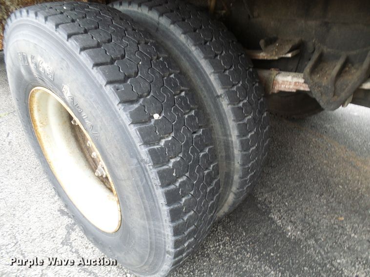 image for item DG5738 1993 International 4900  drilling rig truck