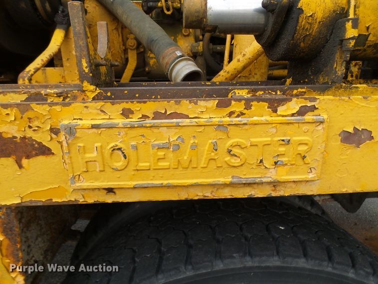 image for item DG5738 1993 International 4900  drilling rig truck