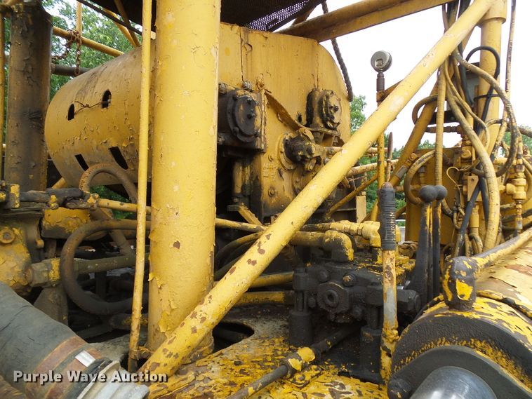 image for item DG5738 1993 International 4900  drilling rig truck