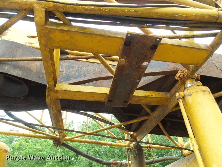 image for item DG5738 1993 International 4900  drilling rig truck