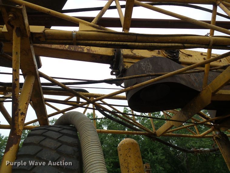 image for item DG5738 1993 International 4900  drilling rig truck