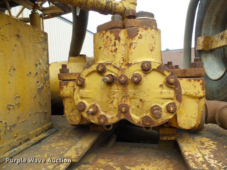 image for item DG5738 1993 International 4900  drilling rig truck