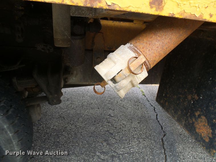 image for item DG5738 1993 International 4900  drilling rig truck