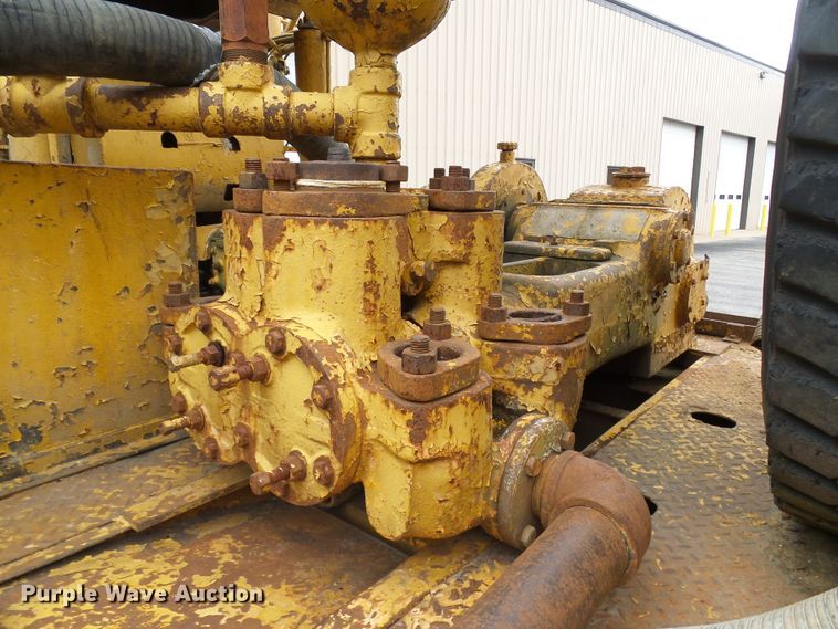 image for item DG5738 1993 International 4900  drilling rig truck