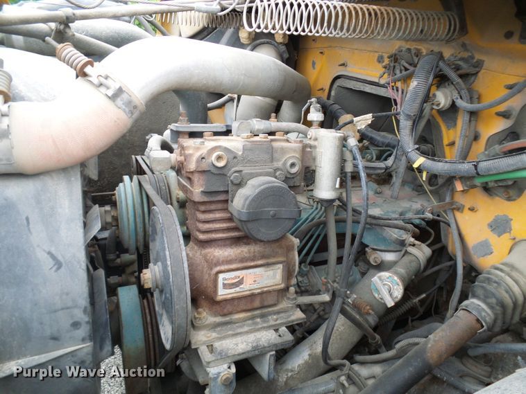 image for item DG5738 1993 International 4900  drilling rig truck