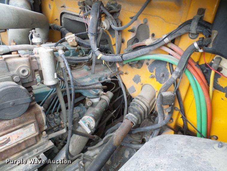 image for item DG5738 1993 International 4900  drilling rig truck