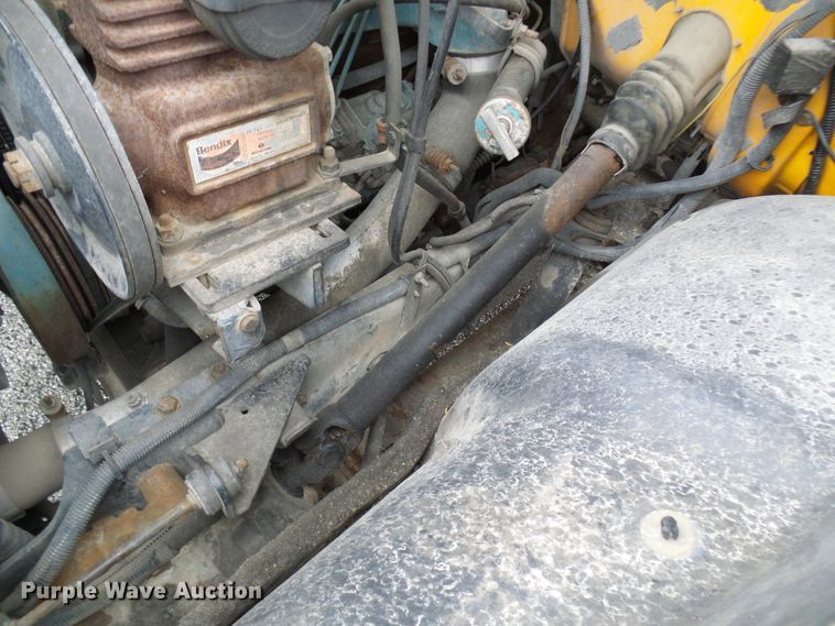 image for item DG5738 1993 International 4900  drilling rig truck