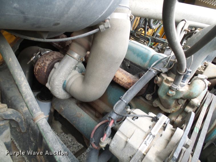 image for item DG5738 1993 International 4900  drilling rig truck