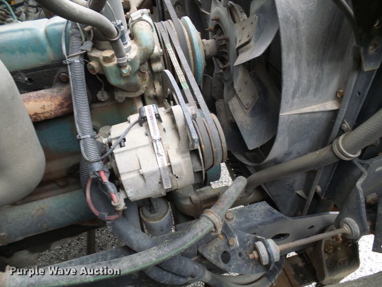 image for item DG5738 1993 International 4900  drilling rig truck