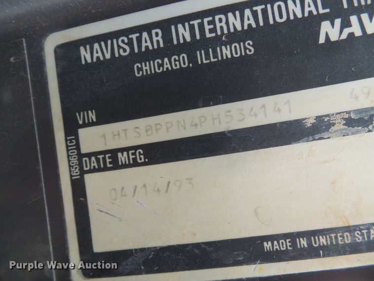 image for item DG5738 1993 International 4900  drilling rig truck