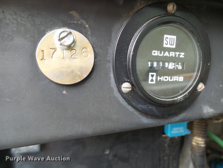 image for item DG5738 1993 International 4900  drilling rig truck