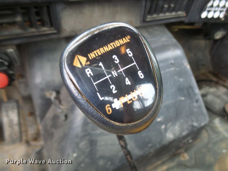 image for item DG5738 1993 International 4900  drilling rig truck