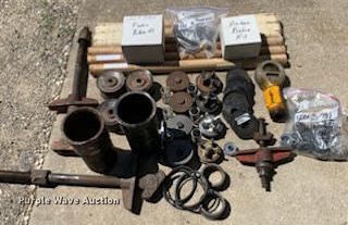 image for item DG5738 1993 International 4900  drilling rig truck