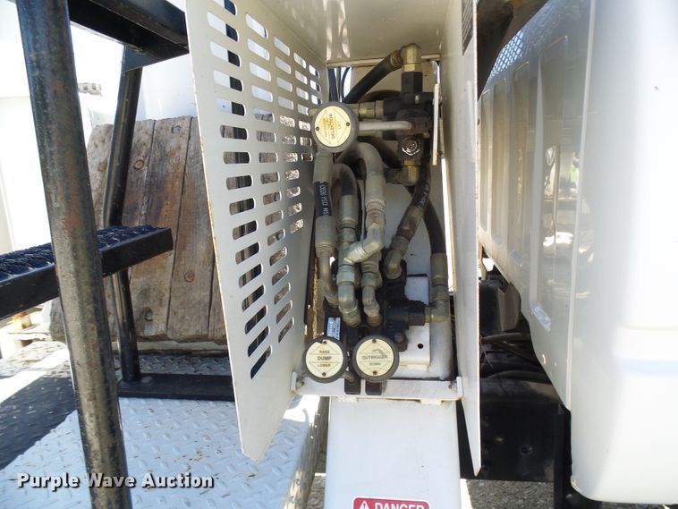 image for item DG5740 1996 GMC TopKick C6500  forestry bucket truck