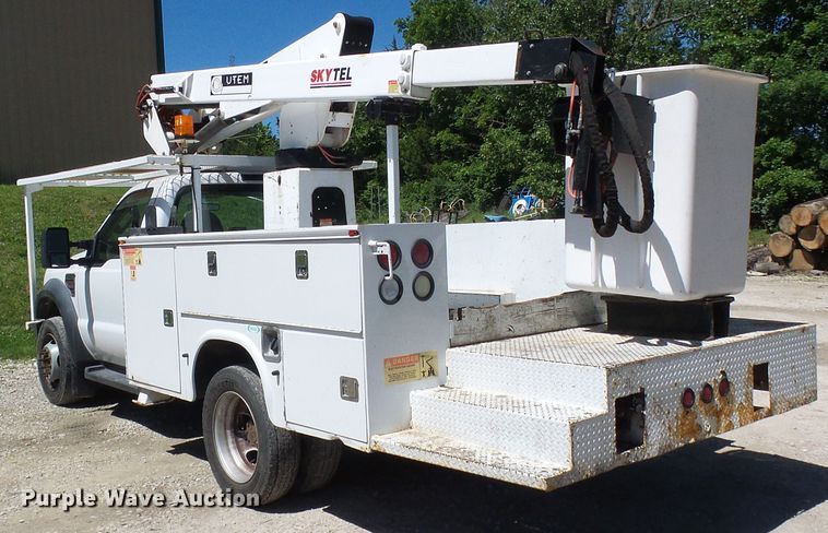image for item DG5741 2008 Ford F550 Super Duty  bucket truck