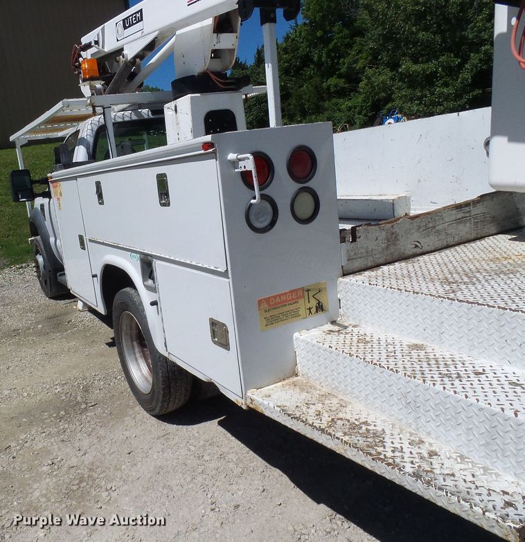 image for item DG5741 2008 Ford F550 Super Duty  bucket truck