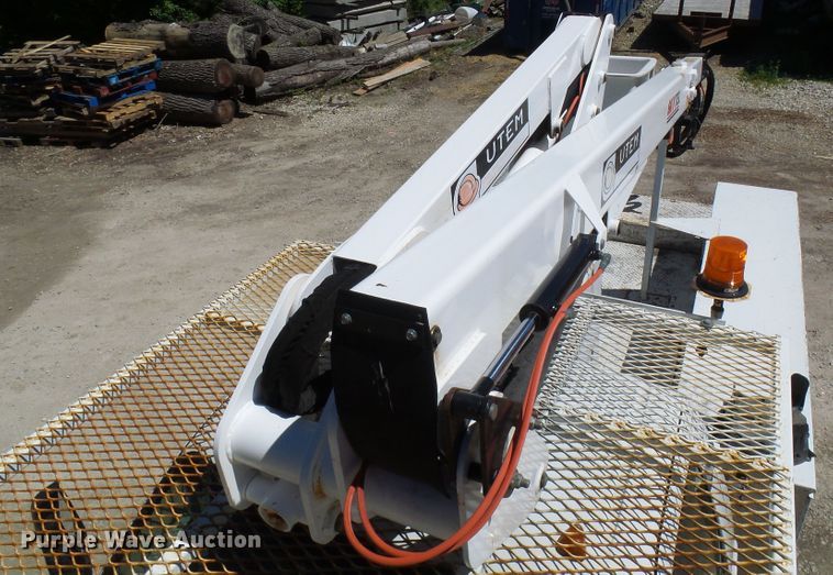 image for item DG5741 2008 Ford F550 Super Duty  bucket truck