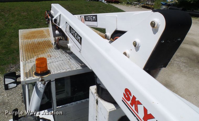 image for item DG5741 2008 Ford F550 Super Duty  bucket truck