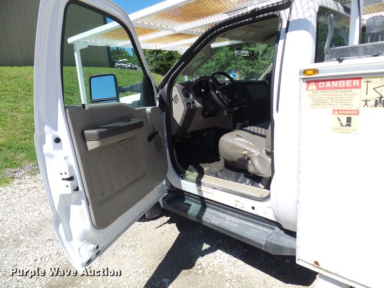 image for item DG5741 2008 Ford F550 Super Duty  bucket truck