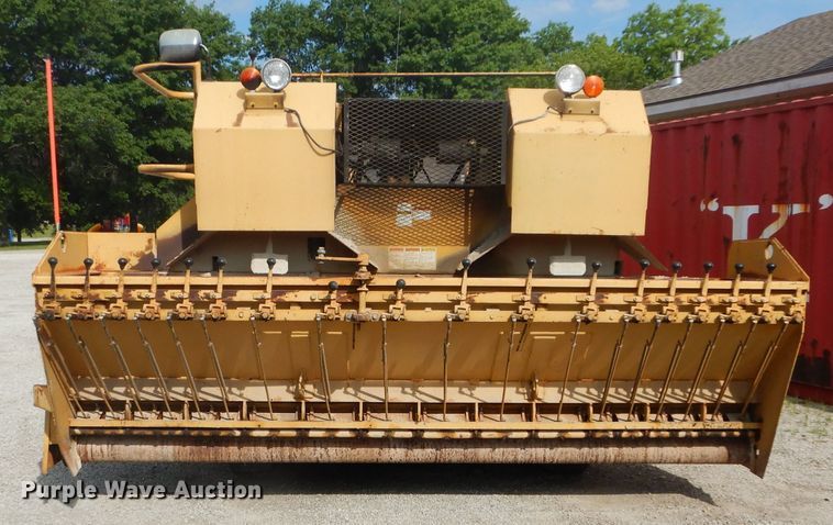 image for item DH4471 2001 Etnyre 2WD  chip spreader