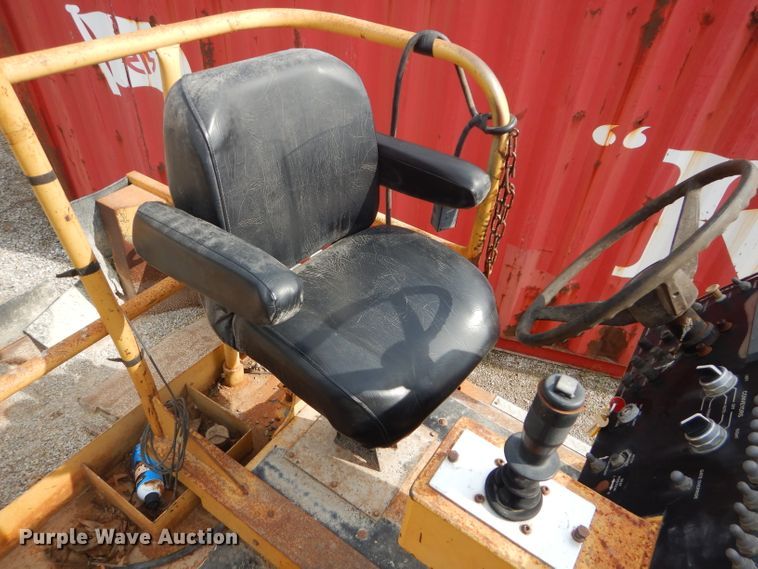 image for item DH4471 2001 Etnyre 2WD  chip spreader