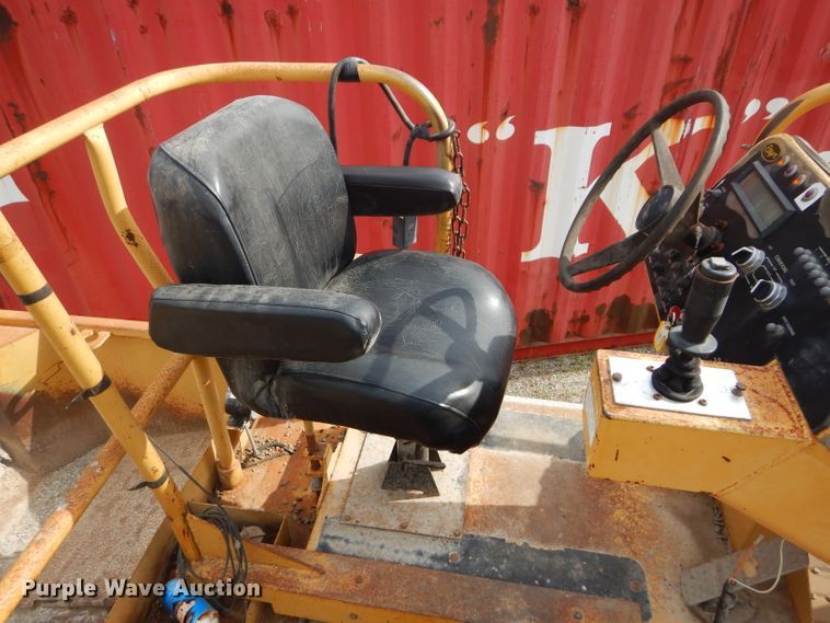 image for item DH4471 2001 Etnyre 2WD  chip spreader