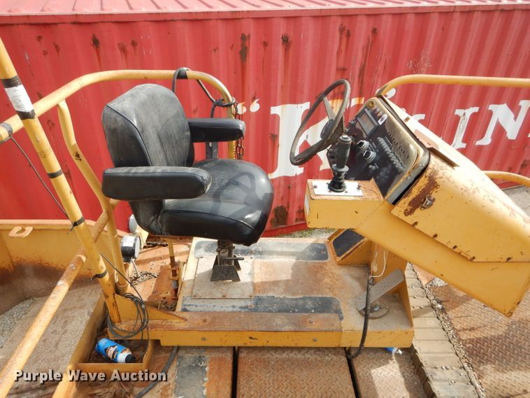 image for item DH4471 2001 Etnyre 2WD  chip spreader