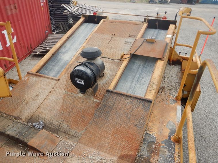 image for item DH4471 2001 Etnyre 2WD  chip spreader