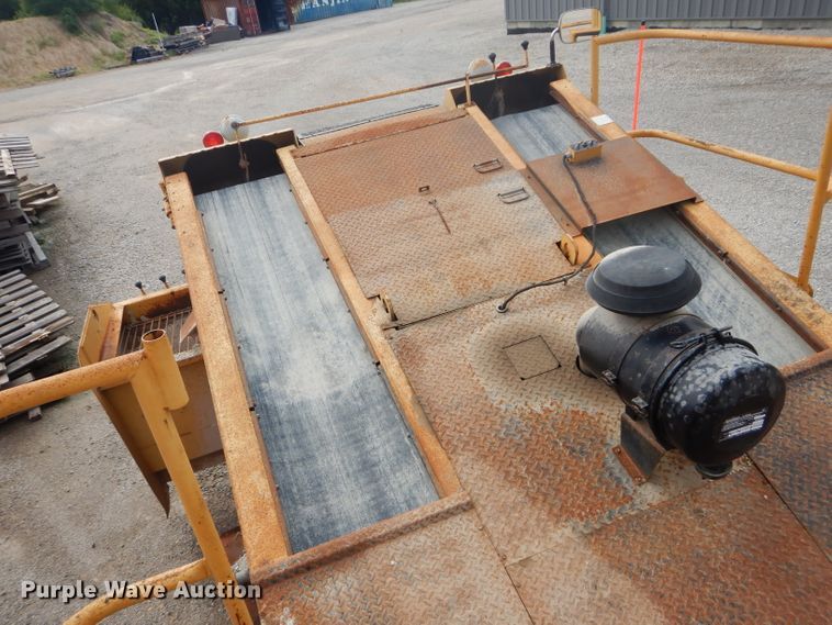 image for item DH4471 2001 Etnyre 2WD  chip spreader