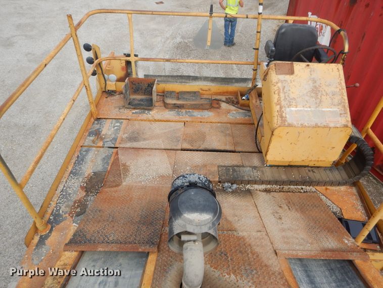 image for item DH4471 2001 Etnyre 2WD  chip spreader