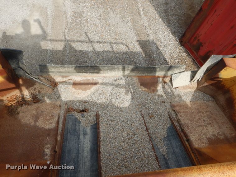 image for item DH4471 2001 Etnyre 2WD  chip spreader