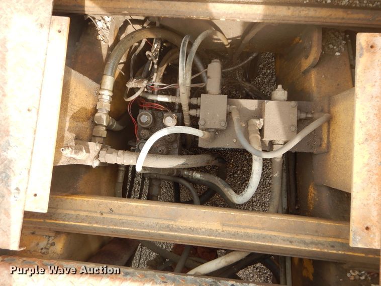 image for item DH4471 2001 Etnyre 2WD  chip spreader