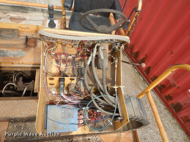 image for item DH4471 2001 Etnyre 2WD  chip spreader