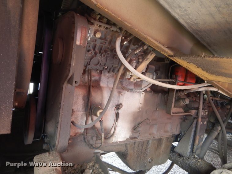 image for item DH4471 2001 Etnyre 2WD  chip spreader