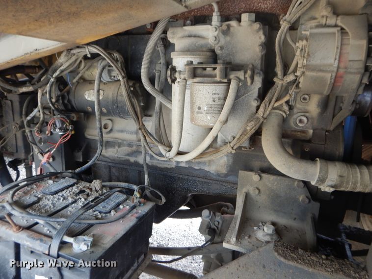 image for item DH4471 2001 Etnyre 2WD  chip spreader