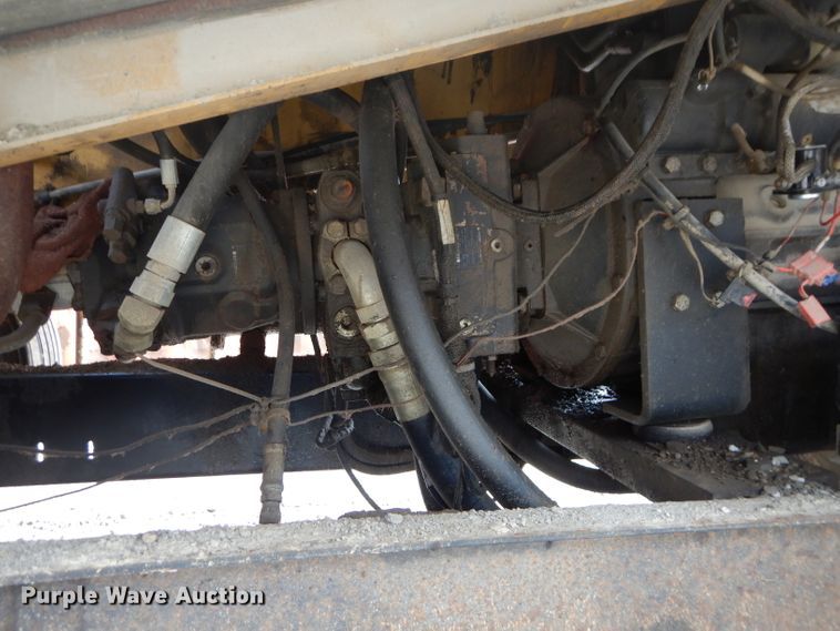 image for item DH4471 2001 Etnyre 2WD  chip spreader