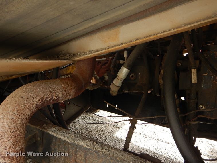 image for item DH4471 2001 Etnyre 2WD  chip spreader