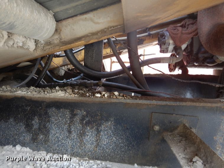 image for item DH4471 2001 Etnyre 2WD  chip spreader