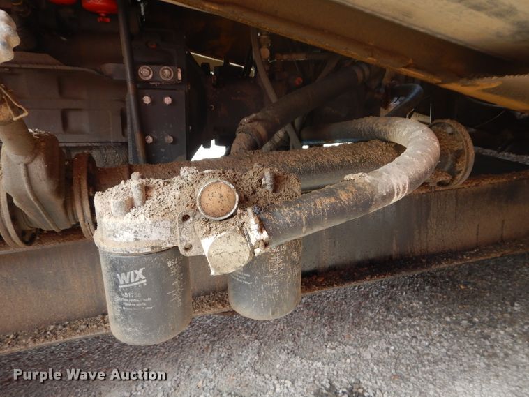 image for item DH4471 2001 Etnyre 2WD  chip spreader