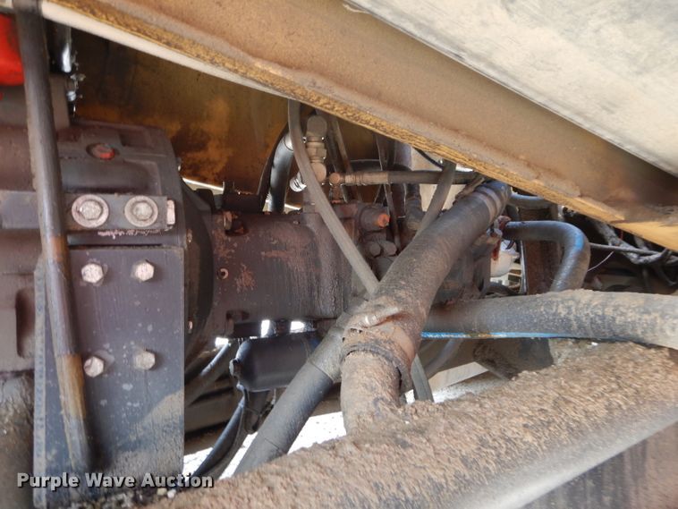 image for item DH4471 2001 Etnyre 2WD  chip spreader