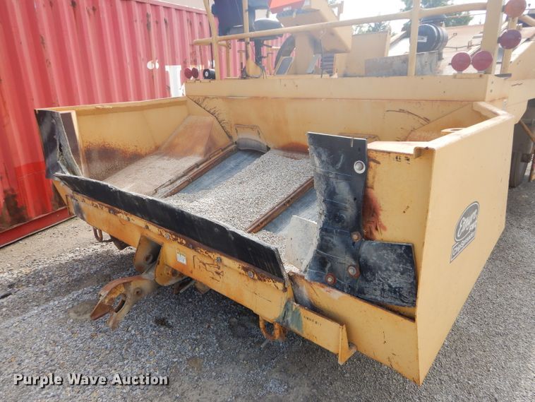 image for item DH4471 2001 Etnyre 2WD  chip spreader