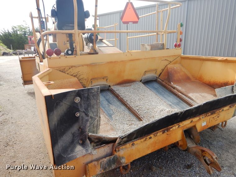 image for item DH4471 2001 Etnyre 2WD  chip spreader