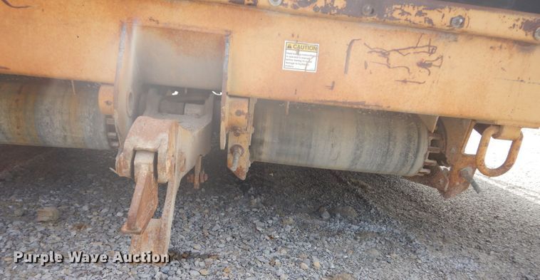 image for item DH4471 2001 Etnyre 2WD  chip spreader